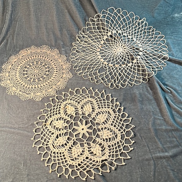 Set/3 VTG Round Doilies - Picture 1 of 7